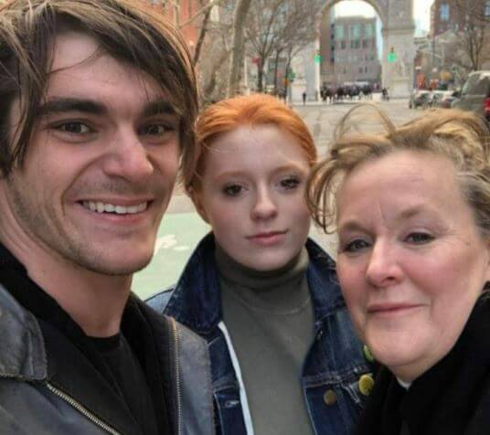 Roy Frank Mitte Jr. son RJ Mitte with his sister and mother.